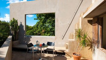 Hix Island House