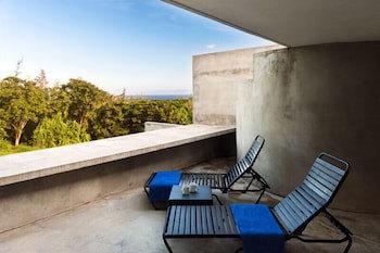 Hix Island House