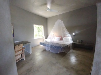Hix Island House