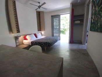 Hix Island House