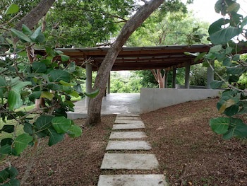 Hix Island House