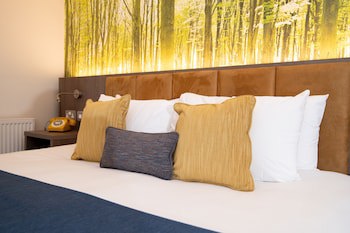 Burleigh Court Hotel