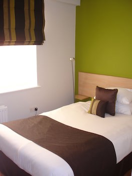 Burleigh Court Hotel