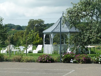 Beachcombers Hotel