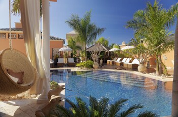 Royal Garden Villas & Spa