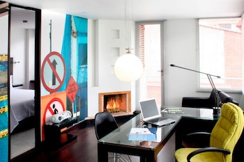 104 Art Suites