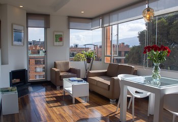 104 Art Suites