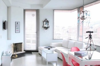 104 Art Suites