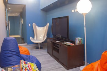104 Art Suites