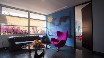 104 Art Suites