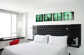 104 Art Suites