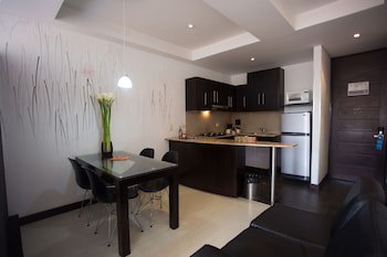 104 Art Suites