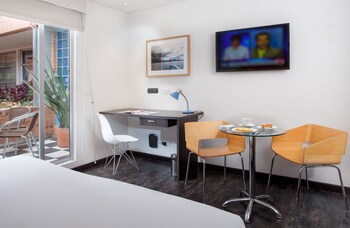 104 Art Suites