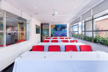 104 Art Suites