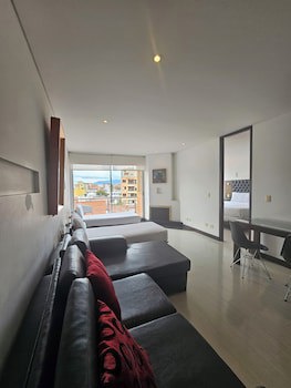 104 Art Suites