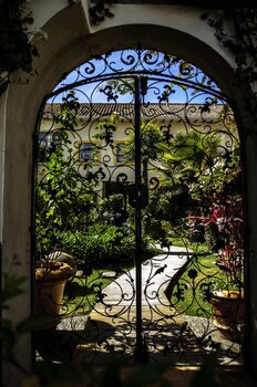 Mansion Alcazar