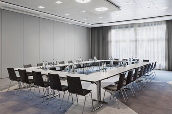 Courtyard By Marriott Zurich North