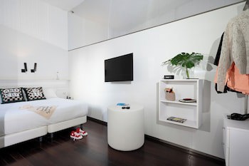 Chic & Basic Born Boutique Hotel