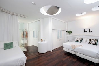 Chic & Basic Born Boutique Hotel