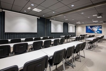 Park Inn By Radisson Oslo Airport Hotel West