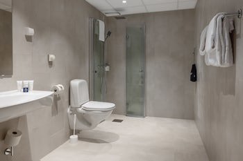 Park Inn By Radisson Oslo Airport Hotel West