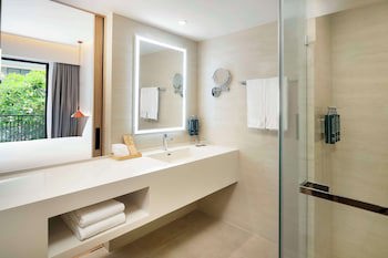 Doubletree By Hilton Phuket Banthai Resort