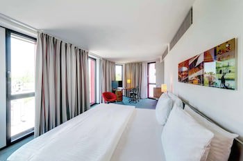 Hilton Garden Inn Stuttgart Neckar Park galeri fotoğrafı
