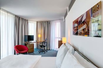 Hilton Garden Inn Stuttgart Neckar Park fotoğrafı