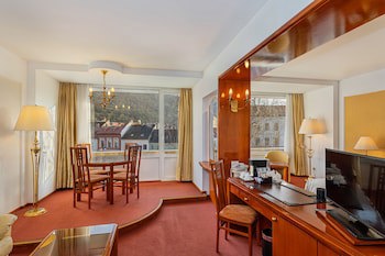 Aro Palace Hotel