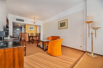Aro Palace Hotel