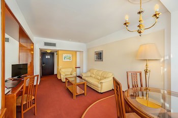 Aro Palace Hotel