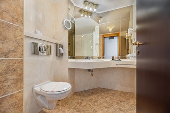 Aro Palace Hotel