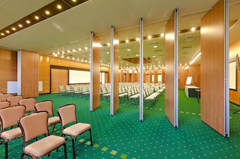 Aro Palace Hotel