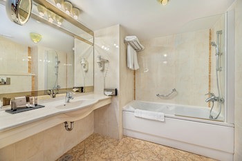 Aro Palace Hotel