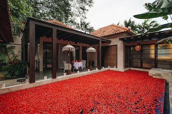 Alaya Dedaun Kuta