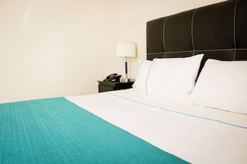 Country Hotel And Suites