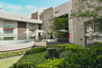 Country Hotel And Suites