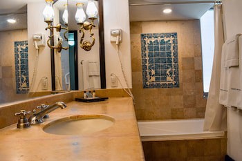 Country Hotel And Suites