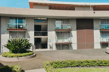 Country Hotel And Suites