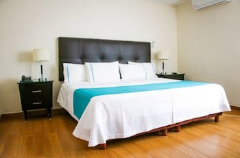 Country Hotel And Suites