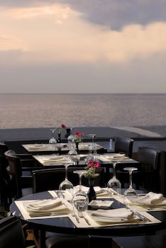 Daios Luxury Living