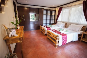 Pura Vida Beach & Dive Resort