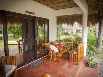 Pura Vida Beach & Dive Resort