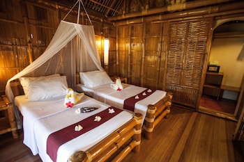 Pura Vida Beach & Dive Resort
