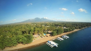 Pura Vida Beach & Dive Resort