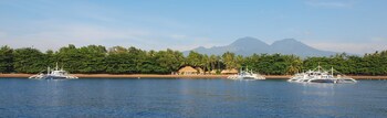 Pura Vida Beach & Dive Resort