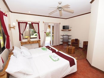 Pura Vida Beach & Dive Resort