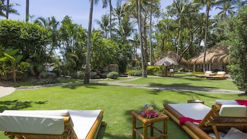 Pura Vida Beach & Dive Resort