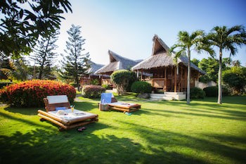 Pura Vida Beach & Dive Resort