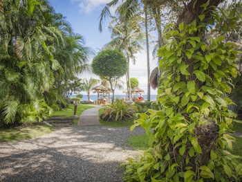 Pura Vida Beach & Dive Resort